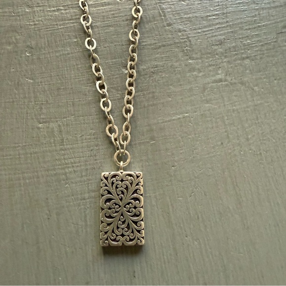 Lois Hill 925 Sterling Silver Toggle Pendant Necklace - Picture 6 of 9